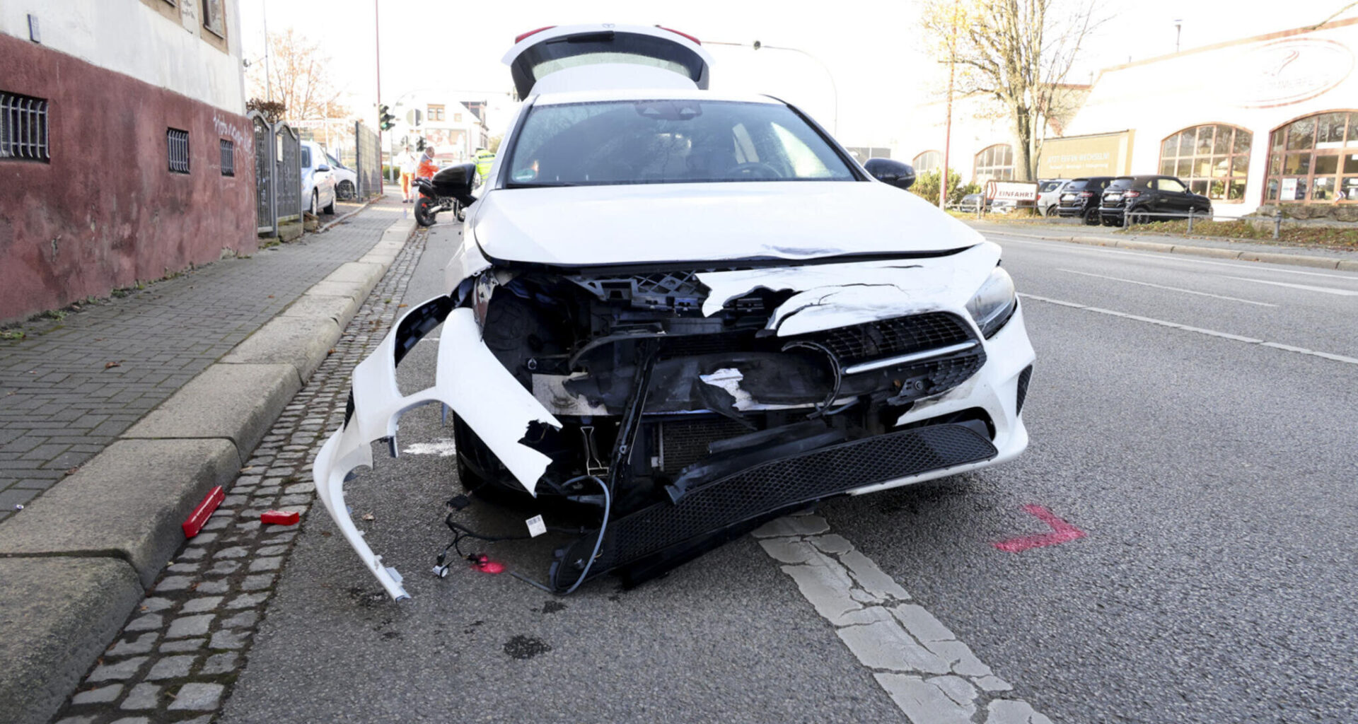 Crash zwischen PKW und Motorrad in Chemnitz: Eine Person schwer verletzt