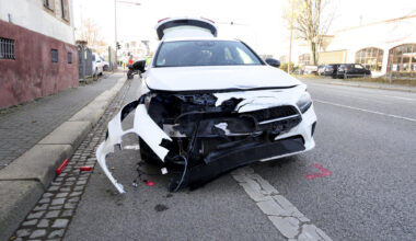Crash zwischen PKW und Motorrad in Chemnitz: Eine Person schwer verletzt
