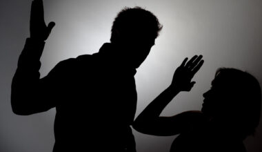 Vom Opfer zur Täterin? Chemnitzerin flieht ins Frauenhaus und landet vor Gericht