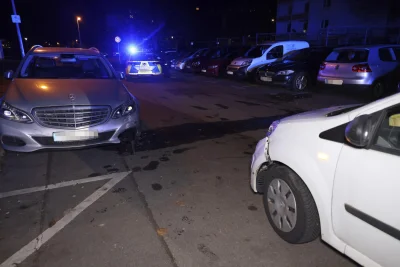 Chemnitz: Renault-Fahrer verliert Kontrolle und kracht in geparkten Mercedes - Beide Fahrzeuge wurden beschädigt, der Unfallverursacher kam verletzt ins Krankenhaus. Die Polizei sicherte Spuren und nahm Ermittlungen zur Ursache auf.