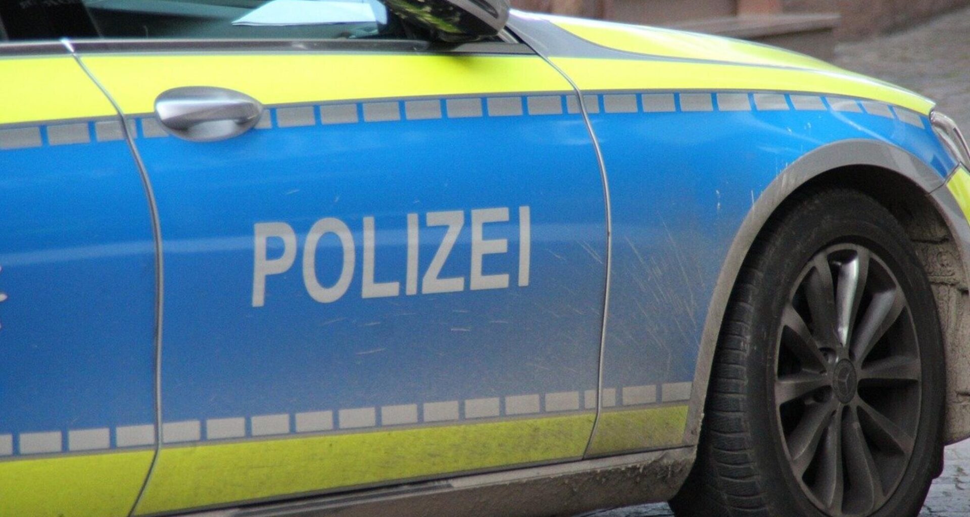 Unbekannter Renault schneidet Bus auf Höhe A4-Auffahrt