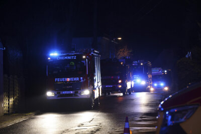 Streckensperrung zwischen Chemnitz und Leipzig: Notarzt im Einsatz - Gegen 5.30 Uhr wurden Feuerwehr, Rettungsdienst und Polizei auf die Obere Haupstraße in Chemnitz OT Wittgensdorf gerufen.
