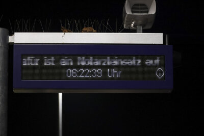 Streckensperrung zwischen Chemnitz und Leipzig: Notarzt im Einsatz - Auf der Bahnstrecke zwischen Chemnitz und Leipzig kam es zu einem Notarzteinsatz.