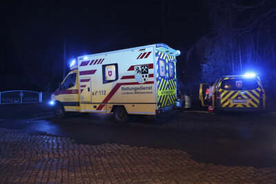 Streckensperrung zwischen Chemnitz und Leipzig: Notarzt im Einsatz - Es kommt zu Zugausfällen und Verspätungen.