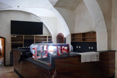 Stülpner-Schenke bereichert diese Burg im Erzgebirge - Am Tresen wird es neben vielen Speisen und Getränken bald auch Tickets und Souvenirs geben.