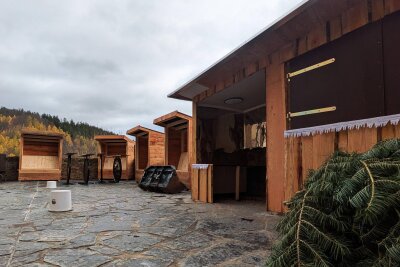 Stülpner-Schenke bereichert diese Burg im Erzgebirge - Im Außenbereich wurde die Polarzauber-Lounge mit gemütlichen Sitzgelegenheiten aufgebaut.