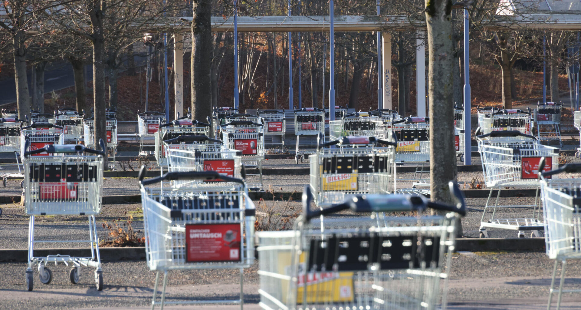Rätsel um verteilte Einkaufswagen auf Chemnitzer Kaufland-Parkplatz bleibt offen