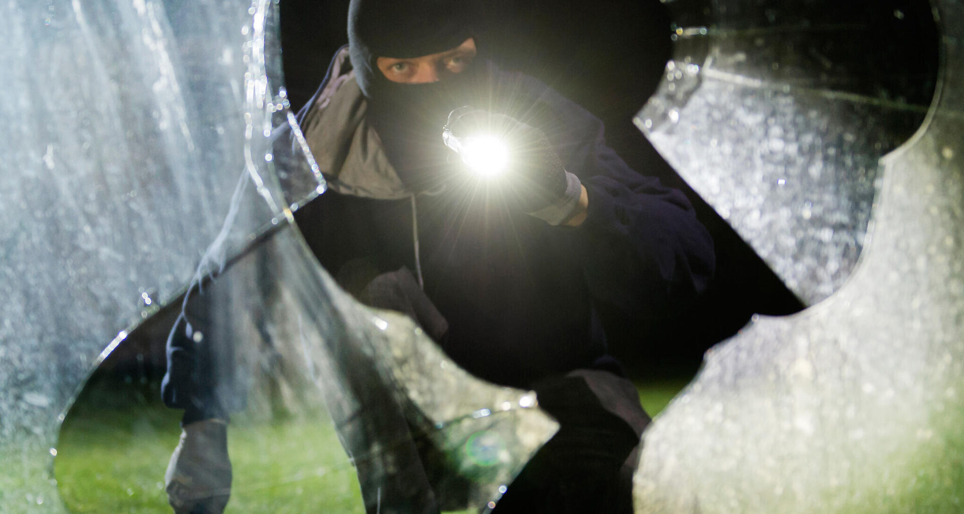 Einbrüche in Adelsberg: Keine Beute, aber Schäden