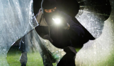 Einbrüche in Adelsberg: Keine Beute, aber Schäden