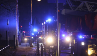 Großaufgebot der Feuerwehr in Chemnitz: Rauch auf Dach alarmiert