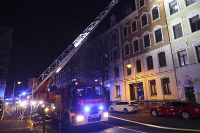 Großaufgebot der Feuerwehr in Chemnitz: Rauch auf Dach alarmiert - Es konnte schnell Entwarnung gegeben werden.