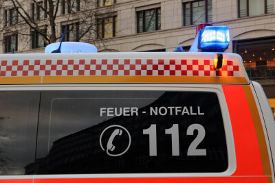 Drei Personen bei Auseinandersetzung vor Lokal in Leipzig verletzt - Symbolbild.