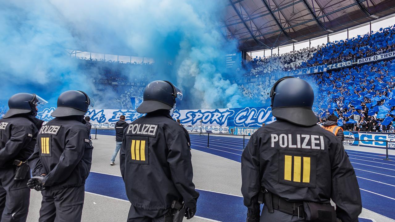 Großes Polizeiaufgebot: Hertha gegen Dresden: Eine Stadion-Schlägerei und 30 Festnahmen