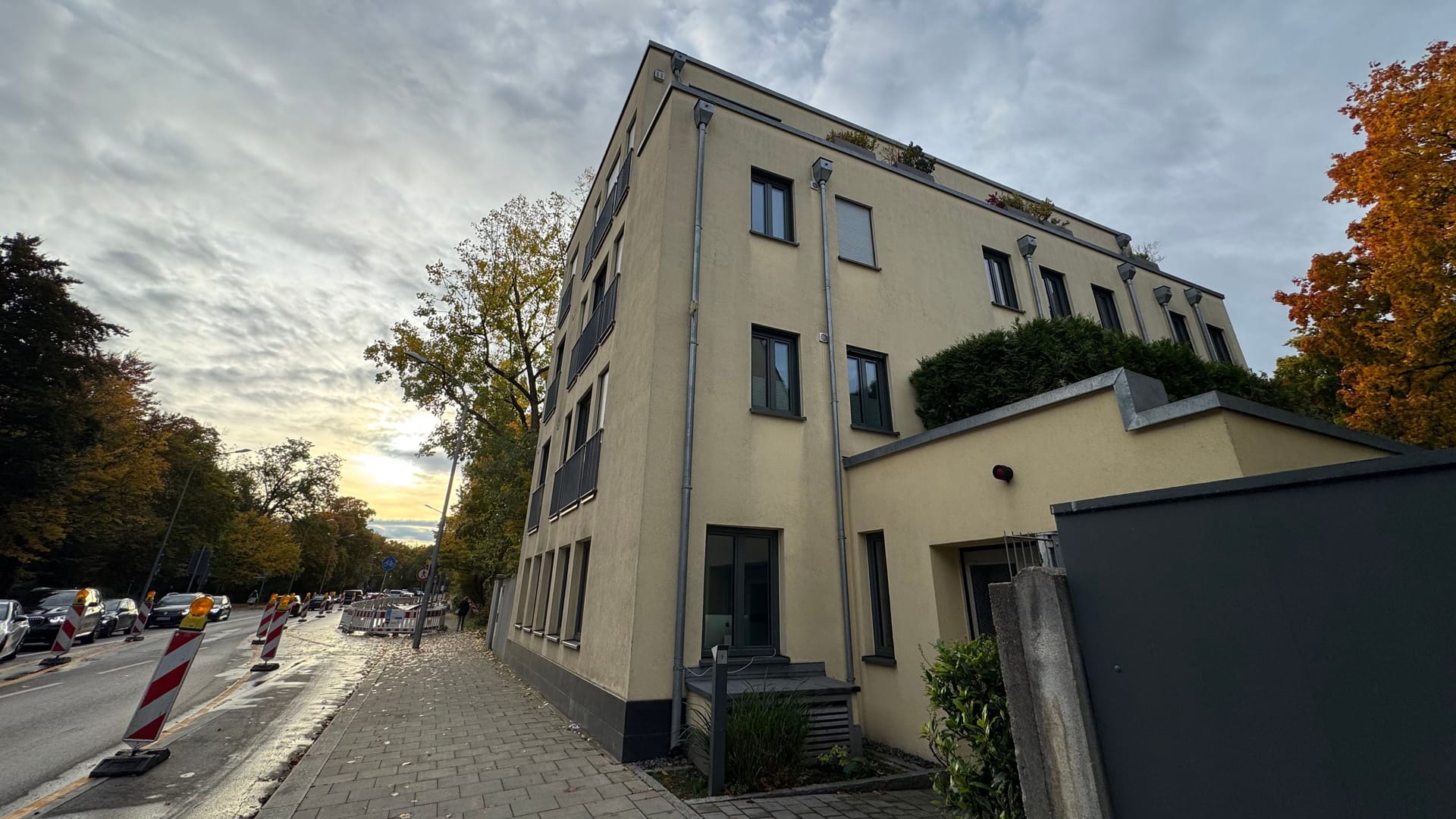 Wohnhaus an der Dietlindenstraße in München: Eine Wohnung in dem Gebäude wurde von einem Betrüger online angeboten – ohne selbst der Eigentümer zu sein.