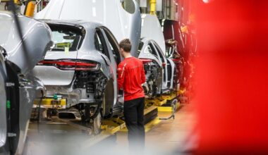 IW-Umfrage: Jeder dritte Betrieb will Stellen streichen