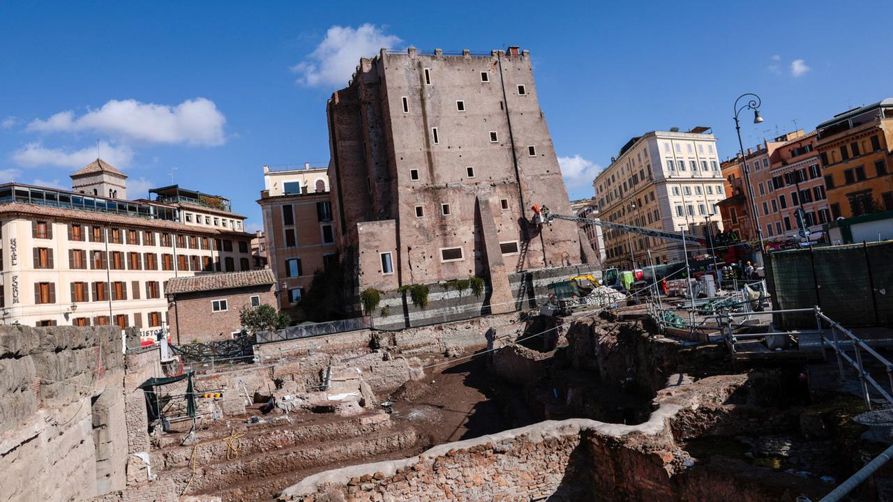 Mittelalterlicher Turm in Rom stürzt ein - ein Verletzter