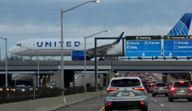 Der US-Überblick am Morgen: US-Regierung ordnet Flugstreichungen an, Kitaerzieherin verhaftet