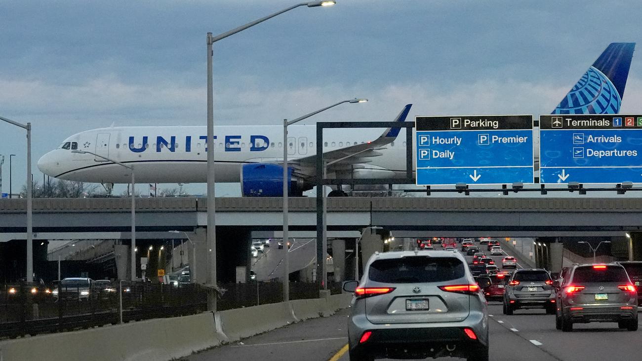 Der US-Überblick am Morgen: US-Regierung ordnet Flugstreichungen an, Kitaerzieherin verhaftet