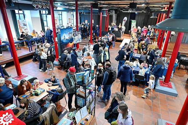 Am Samstag und am Sonntag wird wieder gewürfelt und gezockt bei der Spielewelt in der Ravensberger Spinnerei. - © Barbara Franke