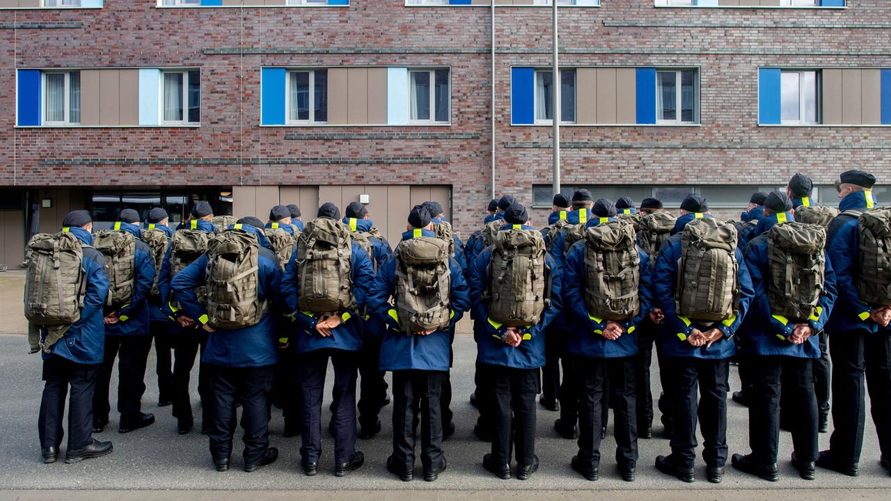 Weitere Forderung nach umfassender Musterung für junge Männer