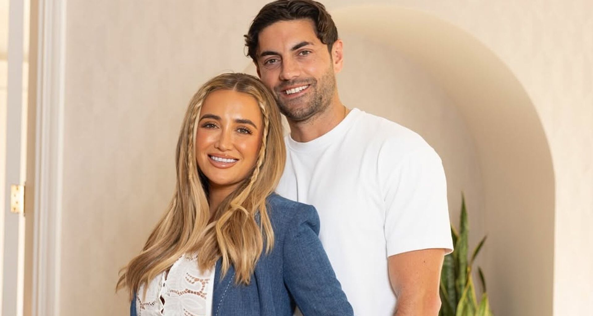 Realitystar Georgia Harrison und ihr Freund Jack Stacey freuen sich über Babynews, 2025.