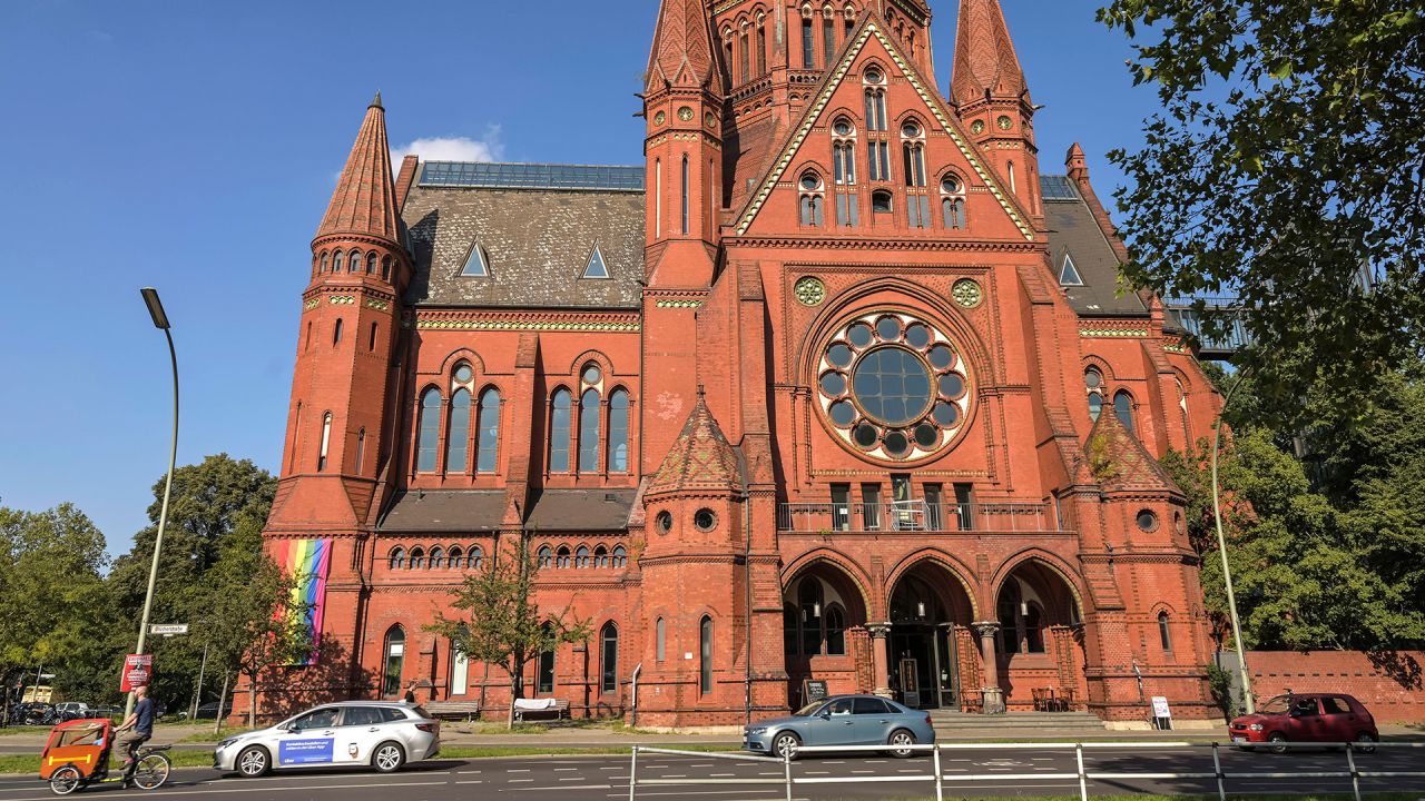 Aufregung um eine Vierer-"Hochzeit" in Berlin, die nur eine Segnung war