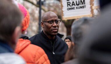 Grüne und Linke werfen Ex-Kultursenator Chialo intransparente Fördermittel-Vergabe vor