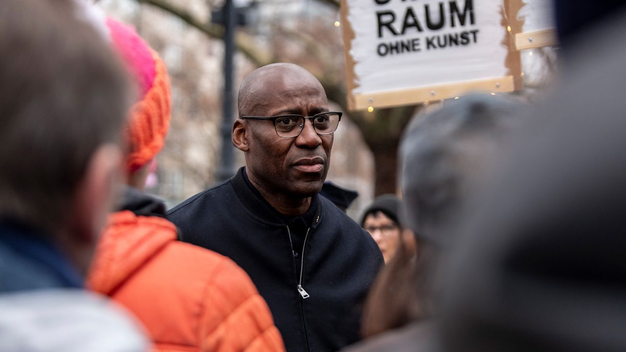 Grüne und Linke werfen Ex-Kultursenator Chialo intransparente Fördermittel-Vergabe vor