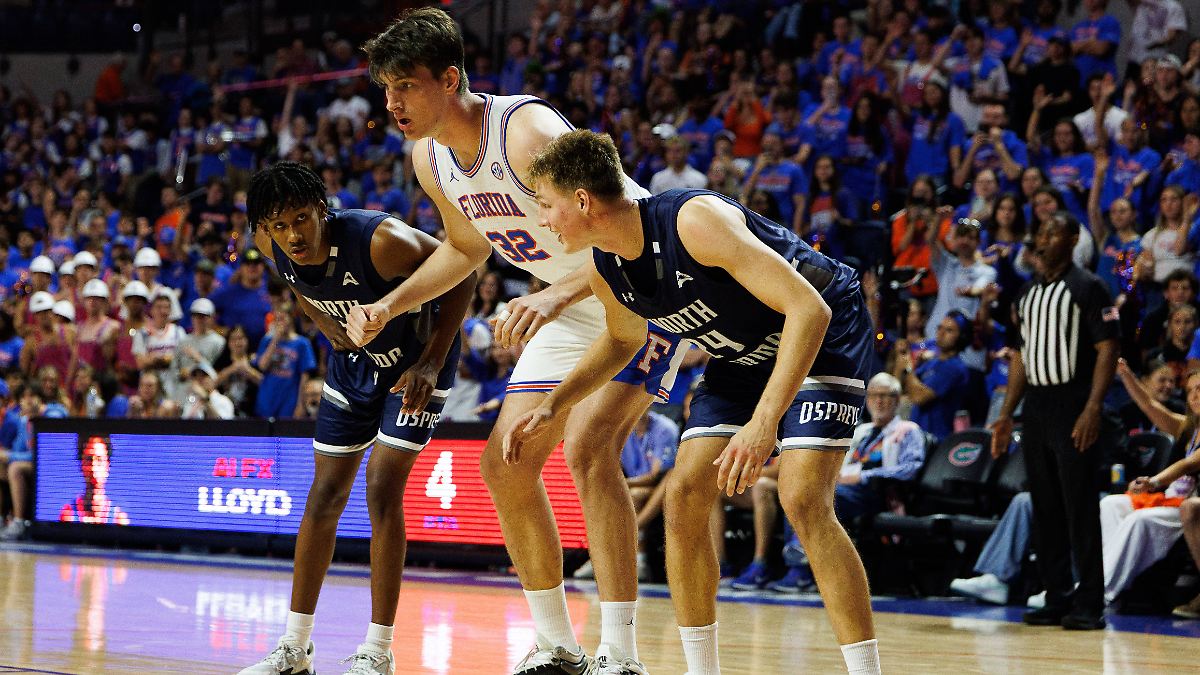 Der Sport-Tag: Mit 2,36 Meter: Teenager stellt gigantischen Basketball-Rekord auf