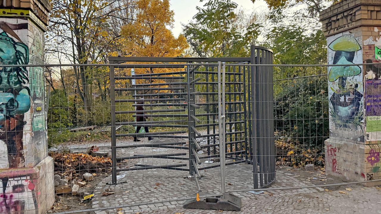Neue Drehtür am Görlitzer Park gestohlen