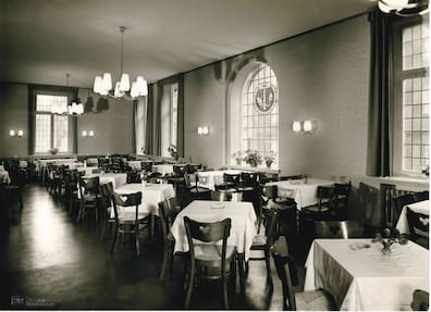 Das zeigten wir letzte Woche: die ehemalige Gaststätte im Haus des Handwerks an der Hindenburgstraße, aufgenommen in den 50er Jahren.