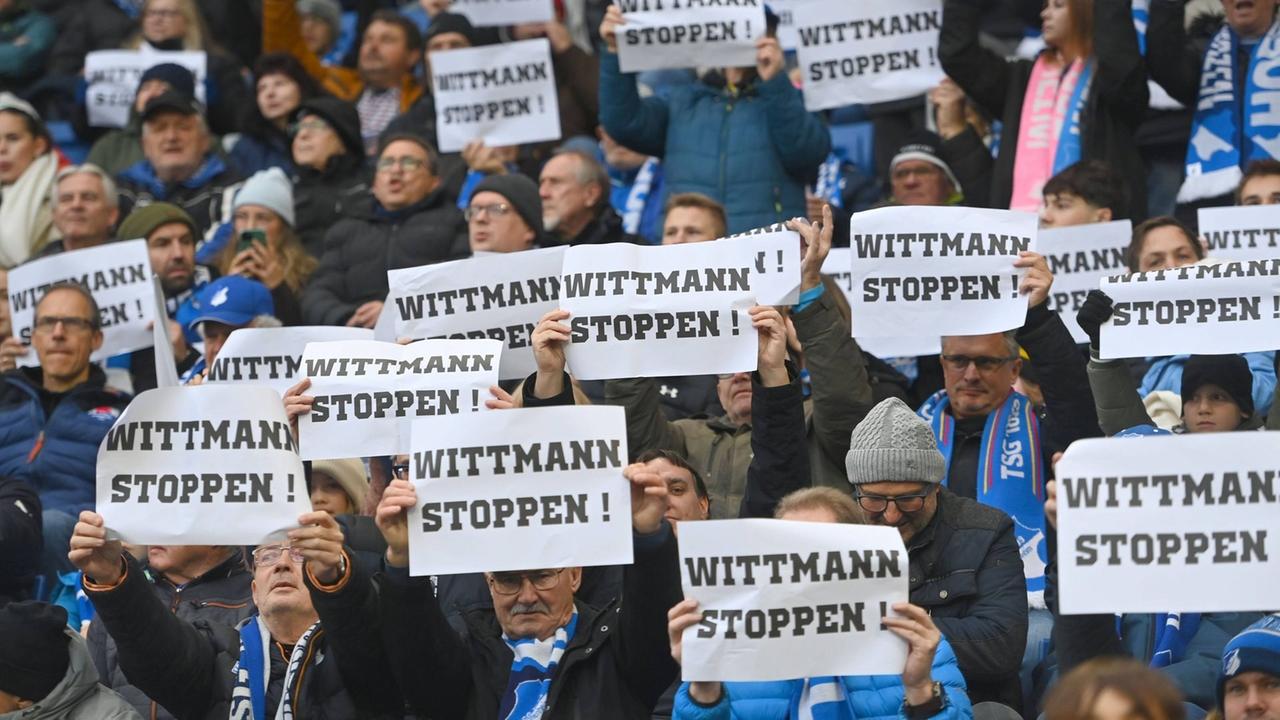 Fußball | Bundesliga: Fanproteste gegen Hopp-Freund Wittmann - Spielerberater stellt Anzeige