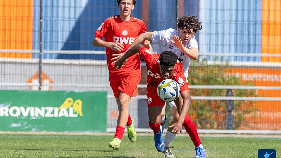 RWE schlägt Tabellenführer hochdramatisch, Rückschlag für Duisburg