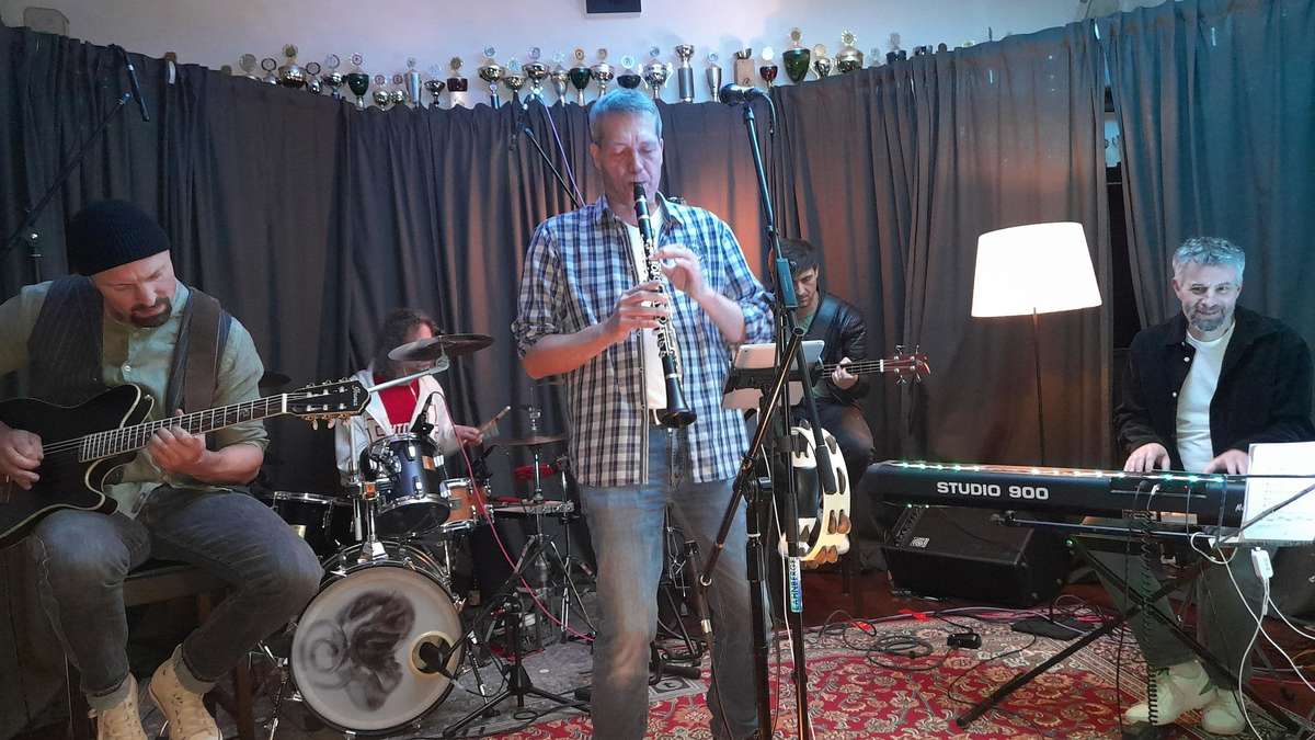 Lightness begeistert bei Akustik-Konzert auf TuS-Kleinkunstbühne