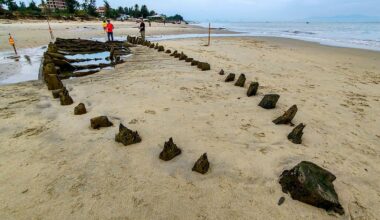 Taifun legt jahrhundertealtes Schiffswrack in Vietnam frei