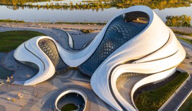 Ein chinesisches Theater, inspiriert von den schneebedeckten Bergen von Harbin