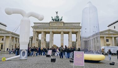 Sexuelle Selbstbestimmung – Kondom am Brandenburger Tor: Berlin empfängt Pariser