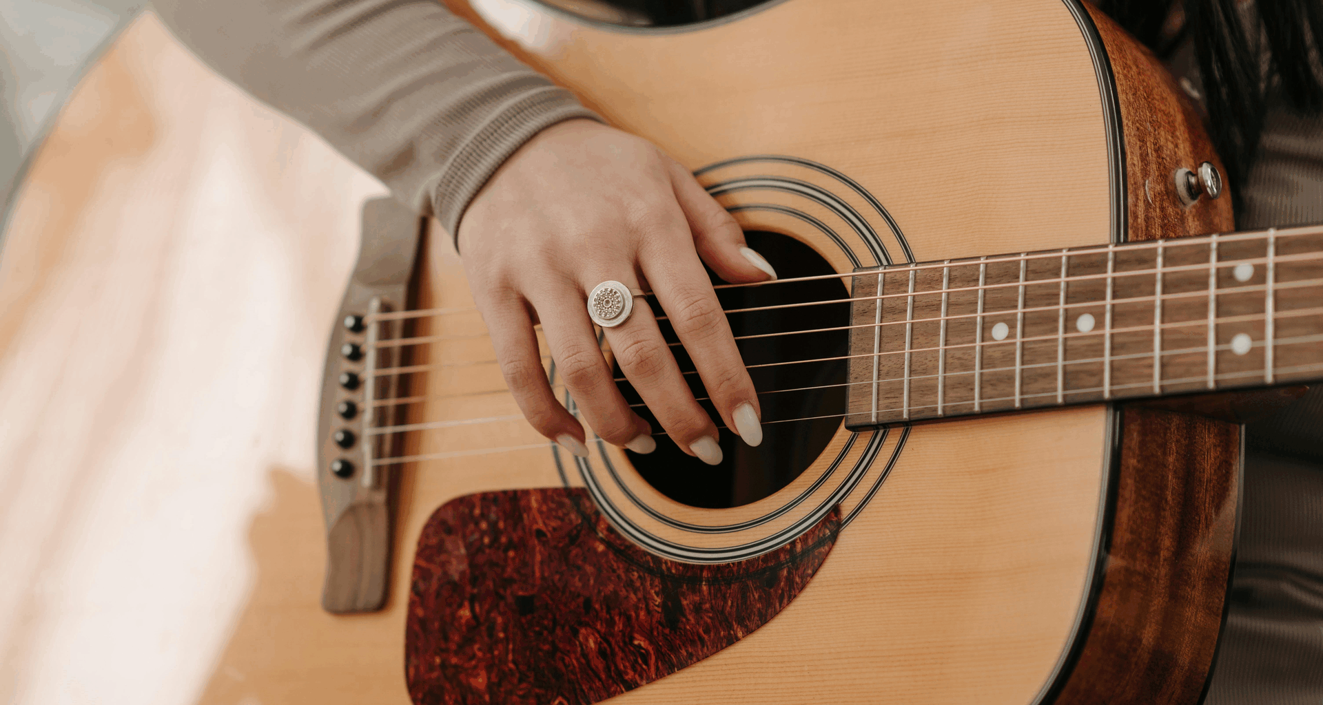 History of Man von Maisie Peters | Behind the Lyrics