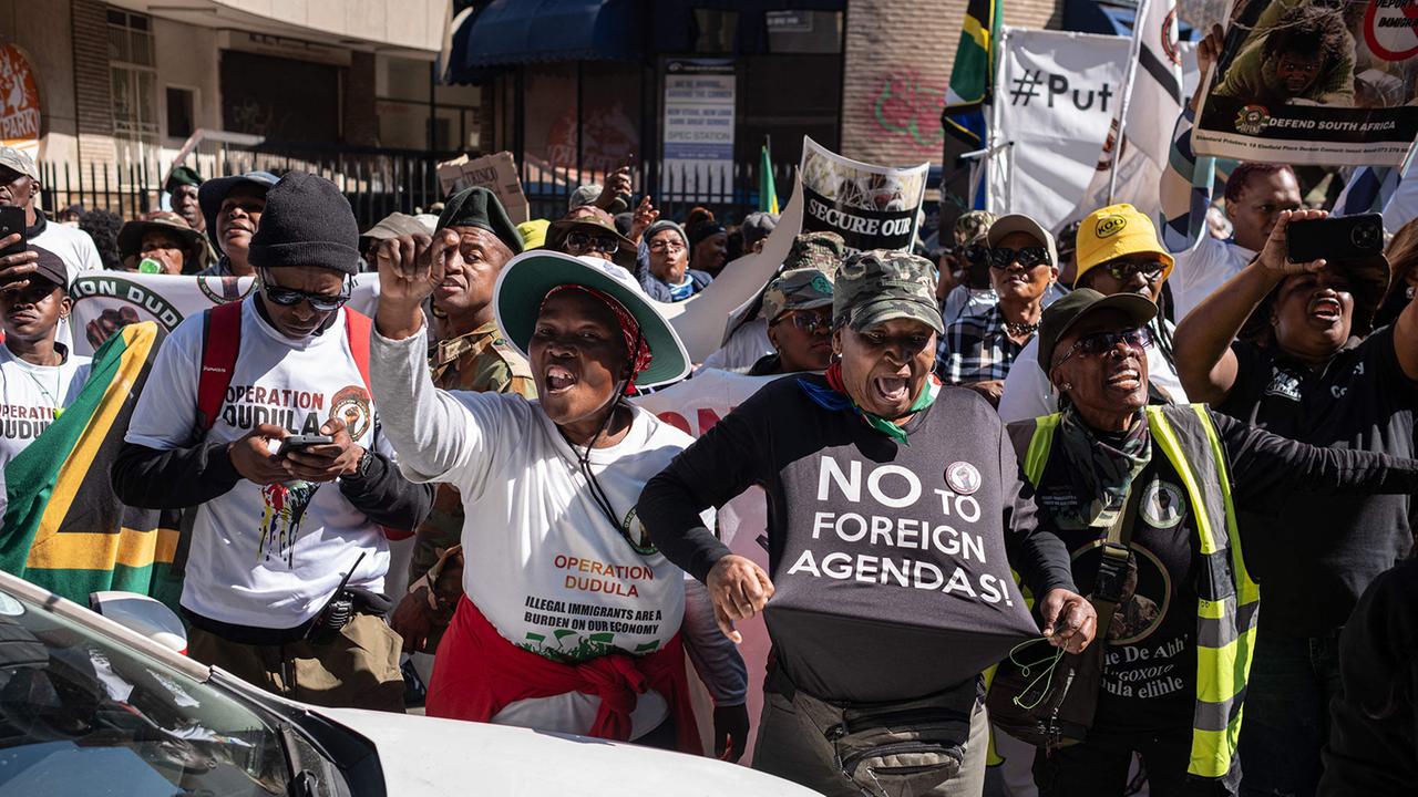 Südafrika: Bürgerwehr "Operation Dudula" drangsaliert Migranten