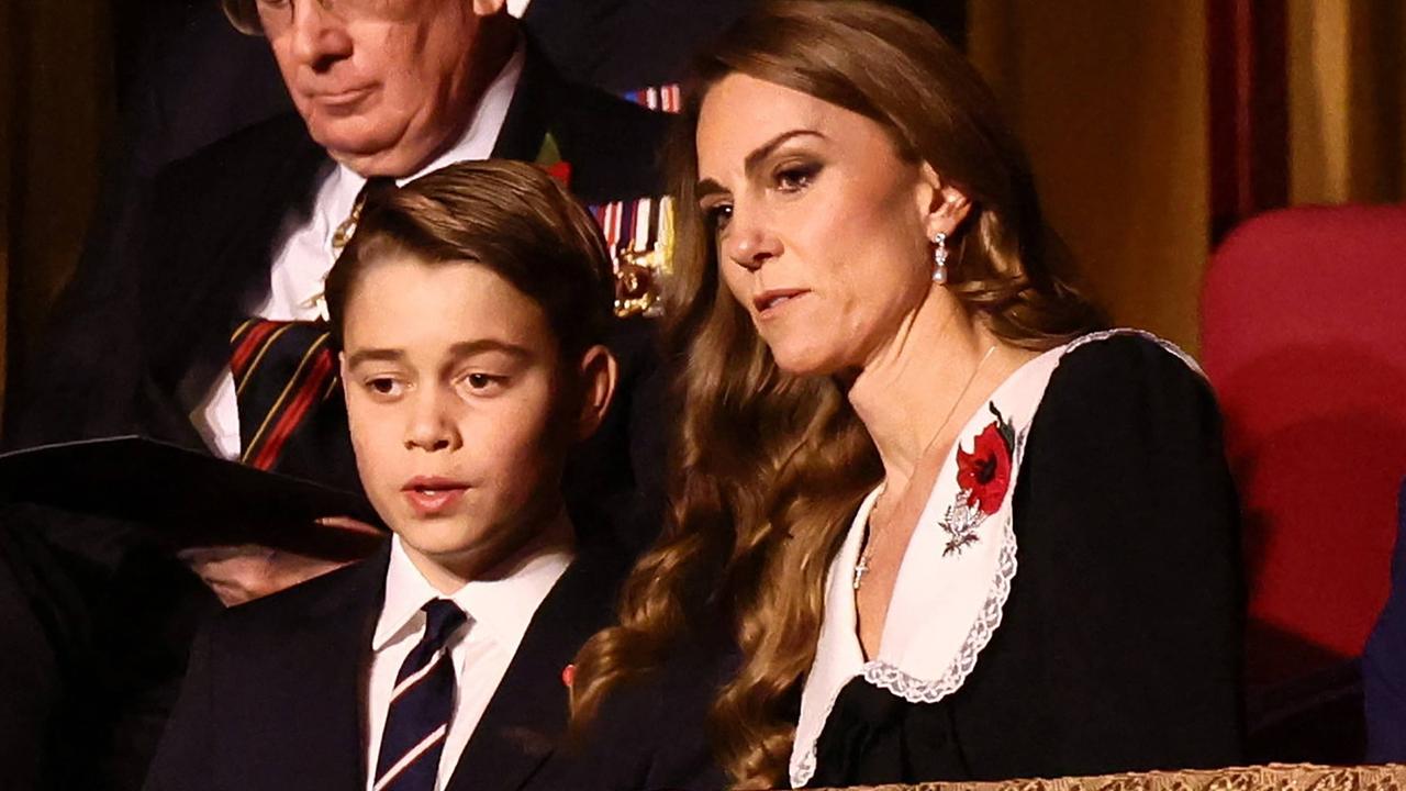 Prinz George stiehlt an der Seite von Prinzessin Kate allen die Show -Vater Prinz William ist nicht da