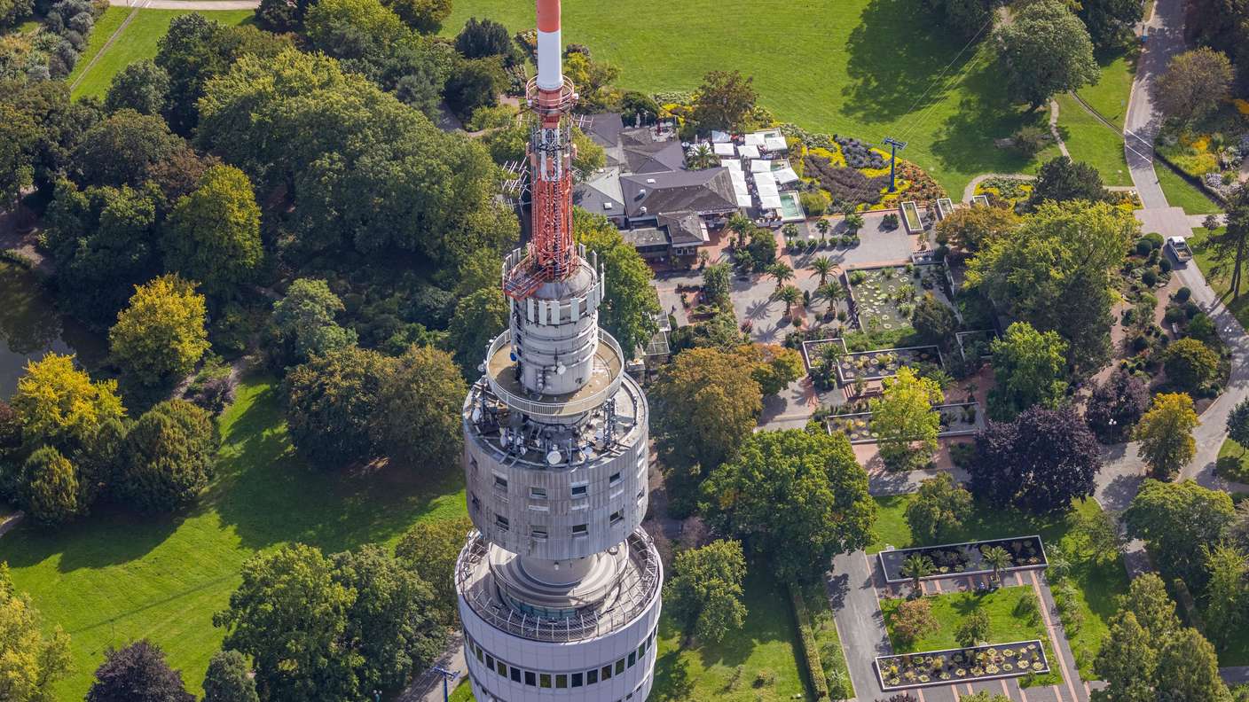 Der Platz „An den Wasserbecken“ im Westfalenpark von oben, im Vordergrund ist der Fernsehturm.