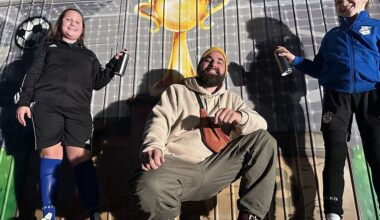 Glehner Mädchen gestalten Graffiti-Kunstwerk am Sportplatz