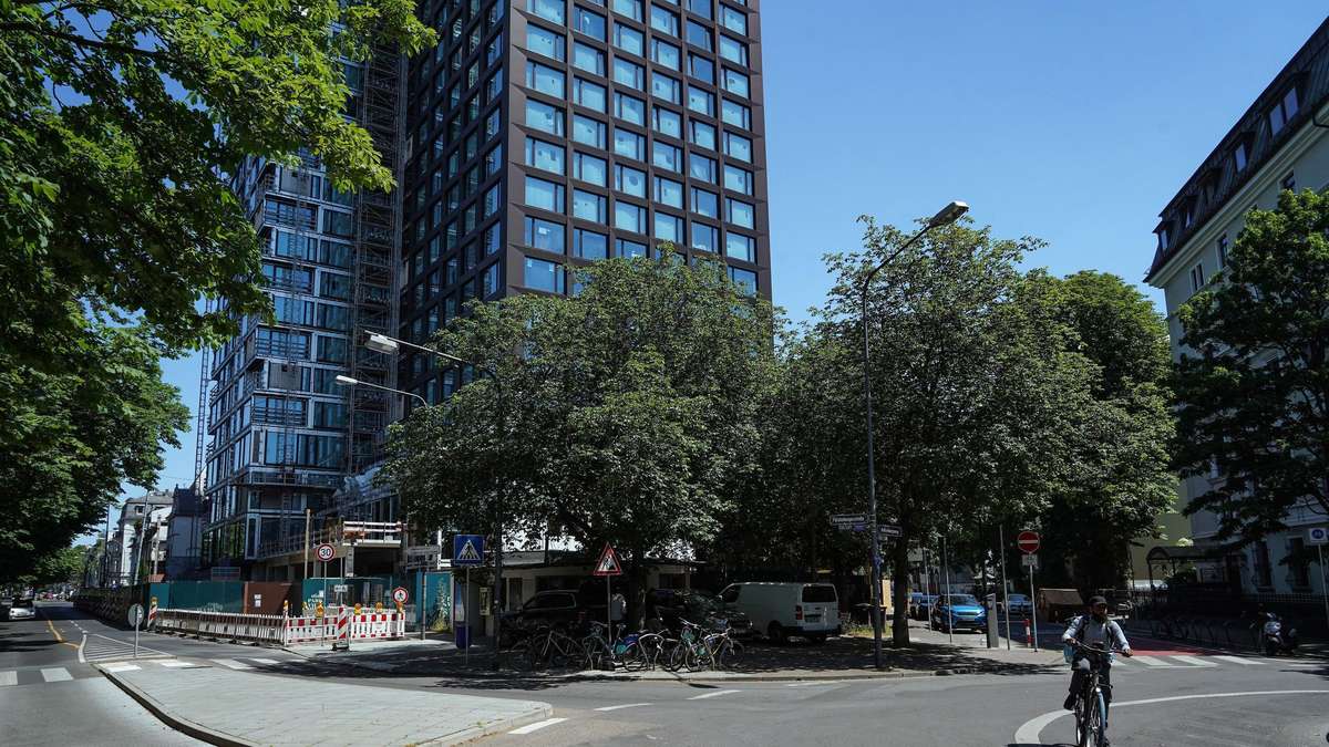 Bauarbeiten im Frankfurter Westend: Warten auf das Hochhaus