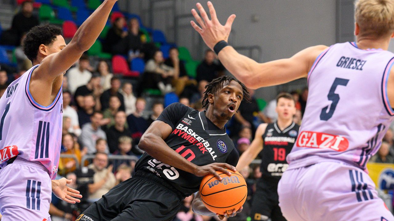 Alba Berlin feiert wichtigen Auswärtssieg gegen Nymburk in Prag