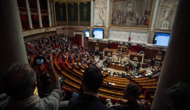 Frankreich: Französische Nationalversammlung stimmt Aussetzung von Rentenreform zu