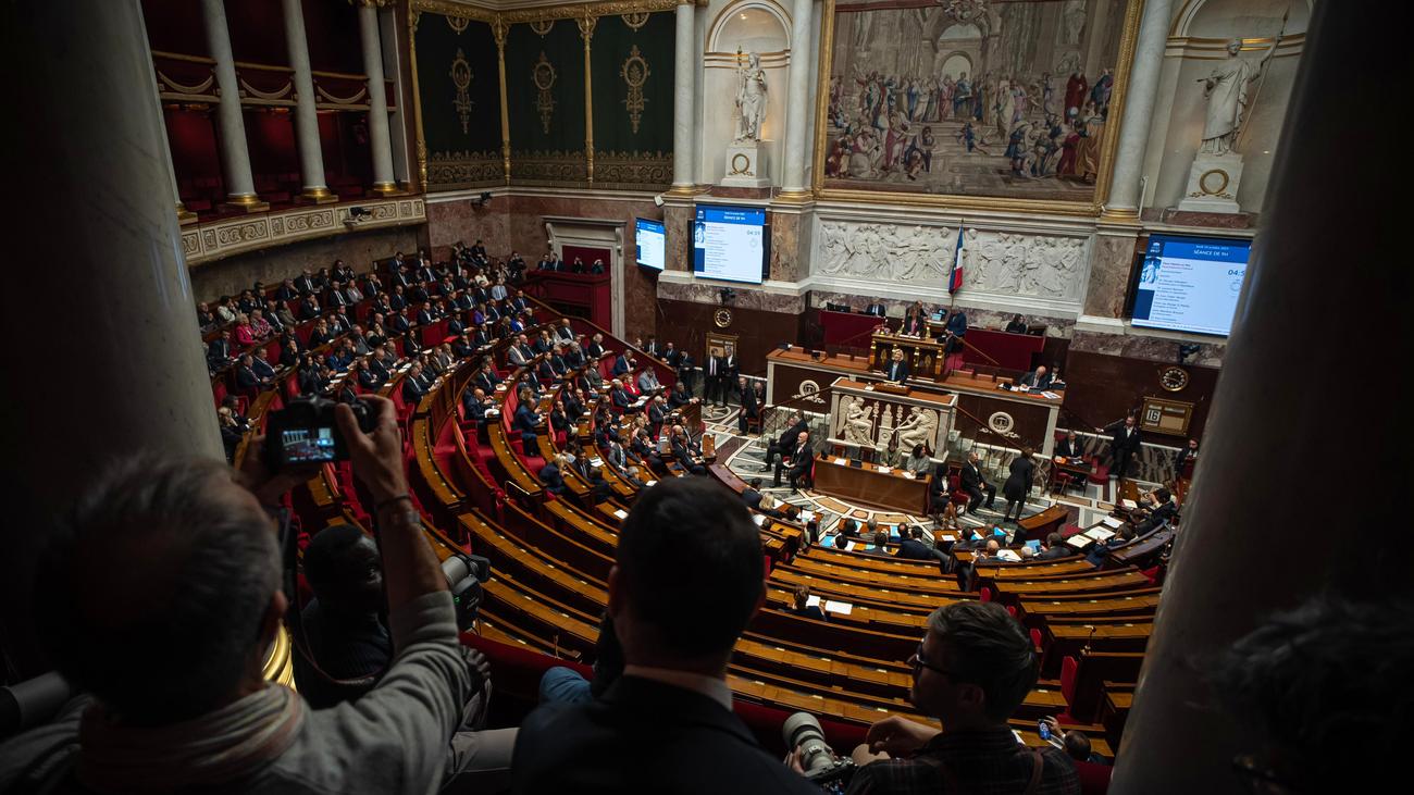 Frankreich: Französische Nationalversammlung stimmt Aussetzung von Rentenreform zu