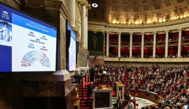 Frankreichs Parlament beschließt Aussetzen der Rentenreform