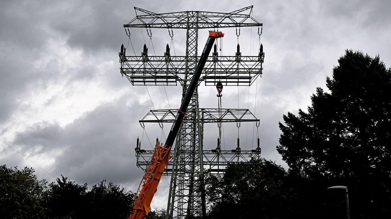 Reparaturen nach Brandanschlag auf Stromnetz dauern bis 2026