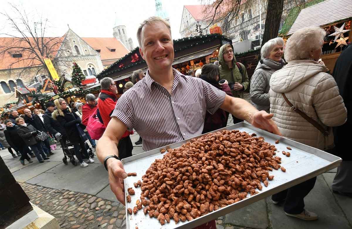 Weihnachtsmarkt Braunschweig: "Mandel Meier" redet Preis-Tacheles!