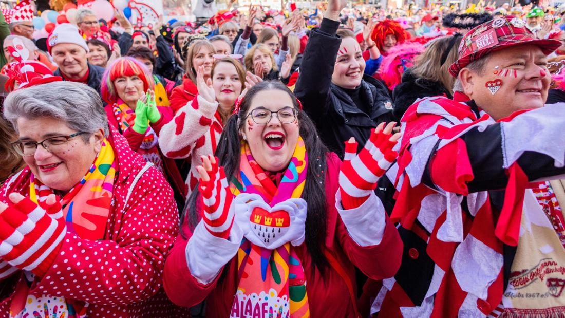 Beginn der Karnevalssession auf dem Heumarkt - Köln
